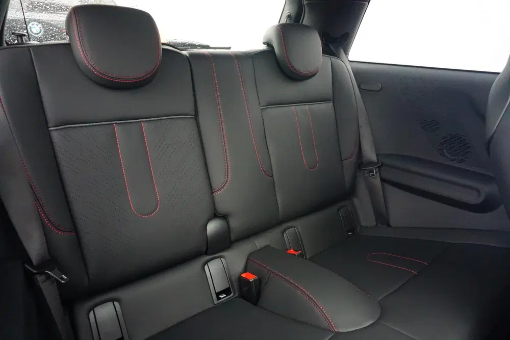 Mini John Cooper Works Cooper C John Cooper Works Uitvoering uit 2025, foto 9
