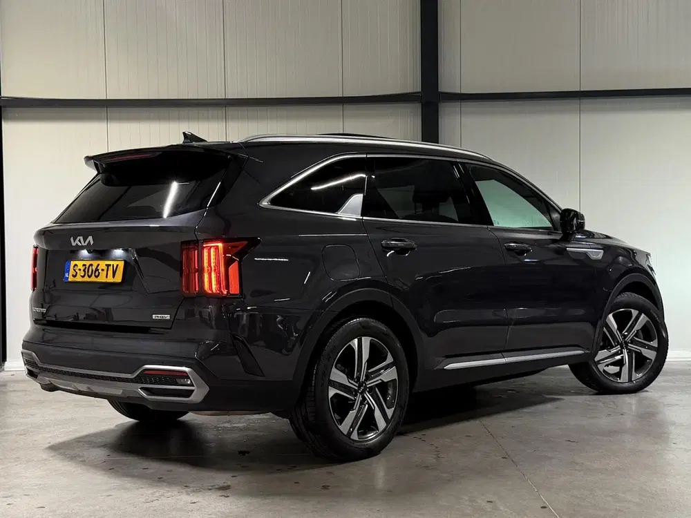 Kia Sorento 1.6 T-GDI Plug-in Hybrid 4WD ExecutiveLine uit 2023, foto 3
