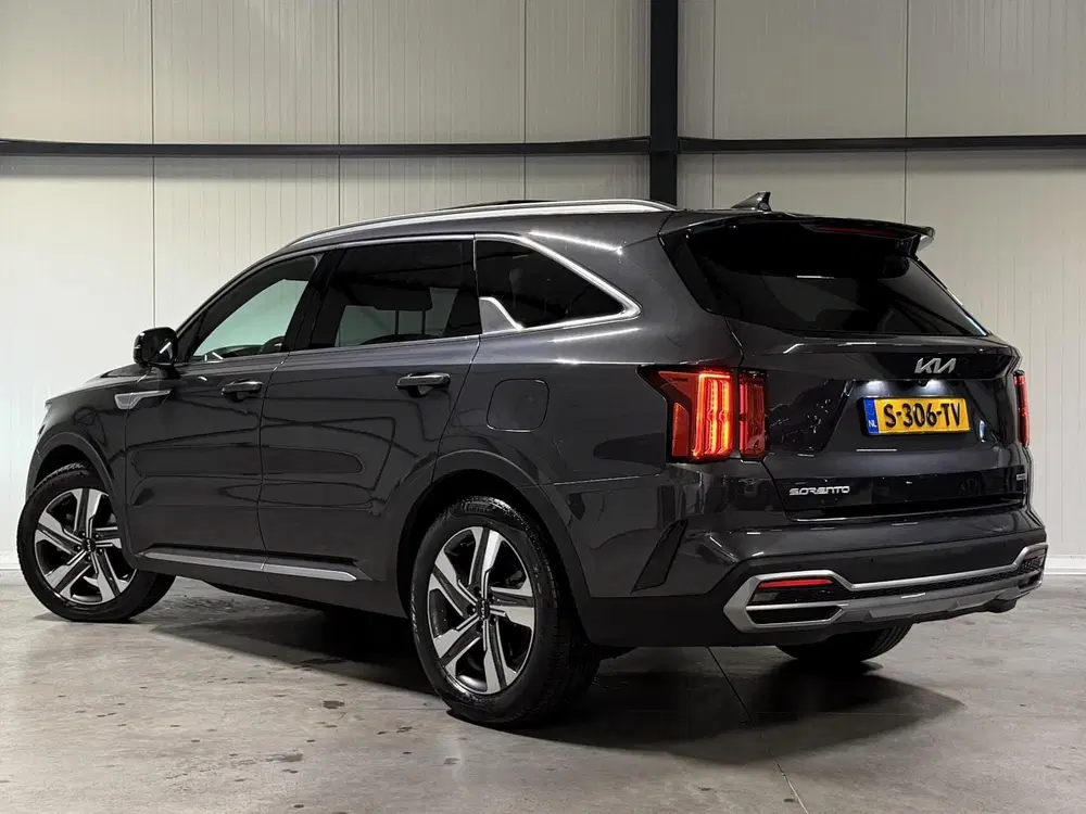 Kia Sorento 1.6 T-GDI Plug-in Hybrid 4WD ExecutiveLine uit 2023, foto 4