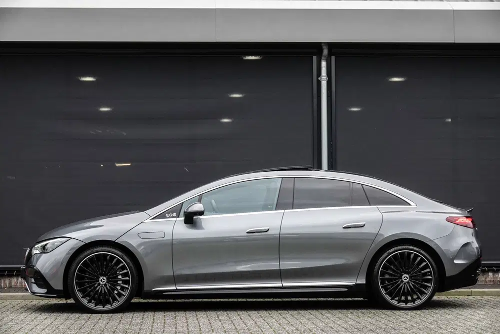 Mercedes-Benz EQE 350+ Long Range uit 2022, foto 4