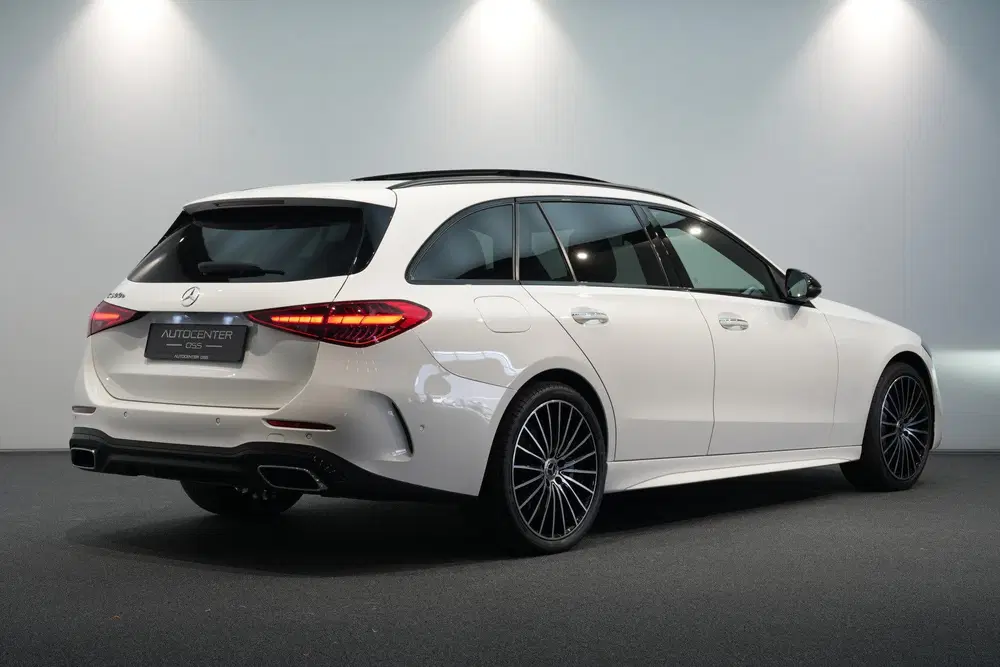 Mercedes-Benz C-Klasse 300 e AMG PANO NIGHT uit 2023, foto 2
