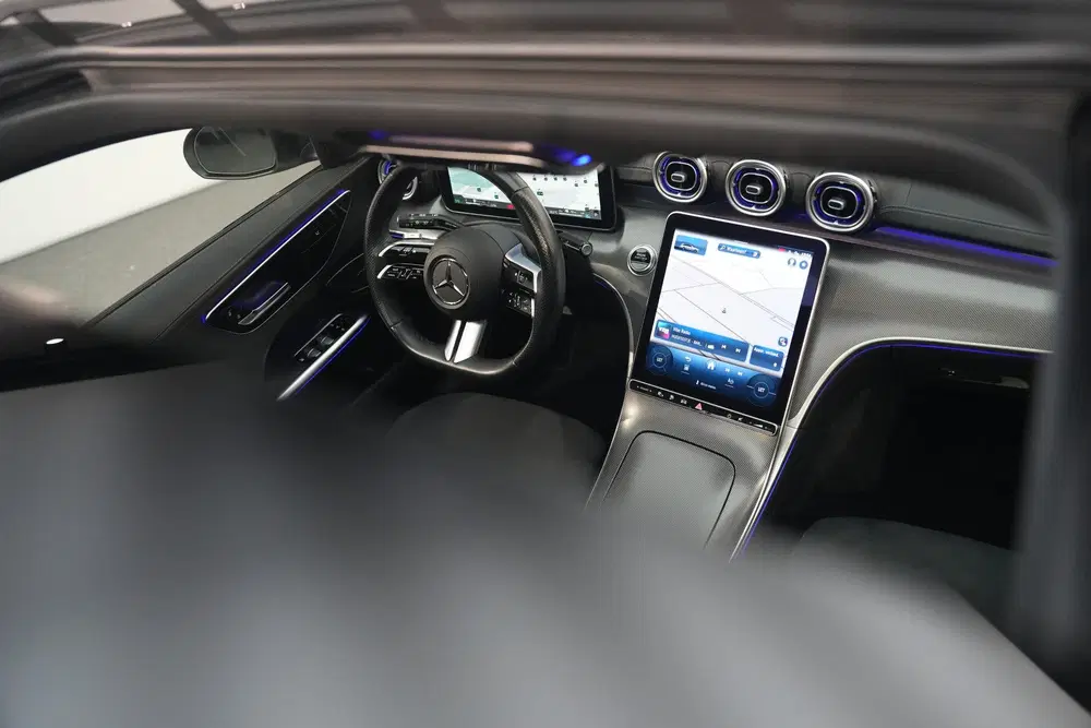 Mercedes-Benz C-Klasse 300 e AMG PANO NIGHT uit 2023, foto 3