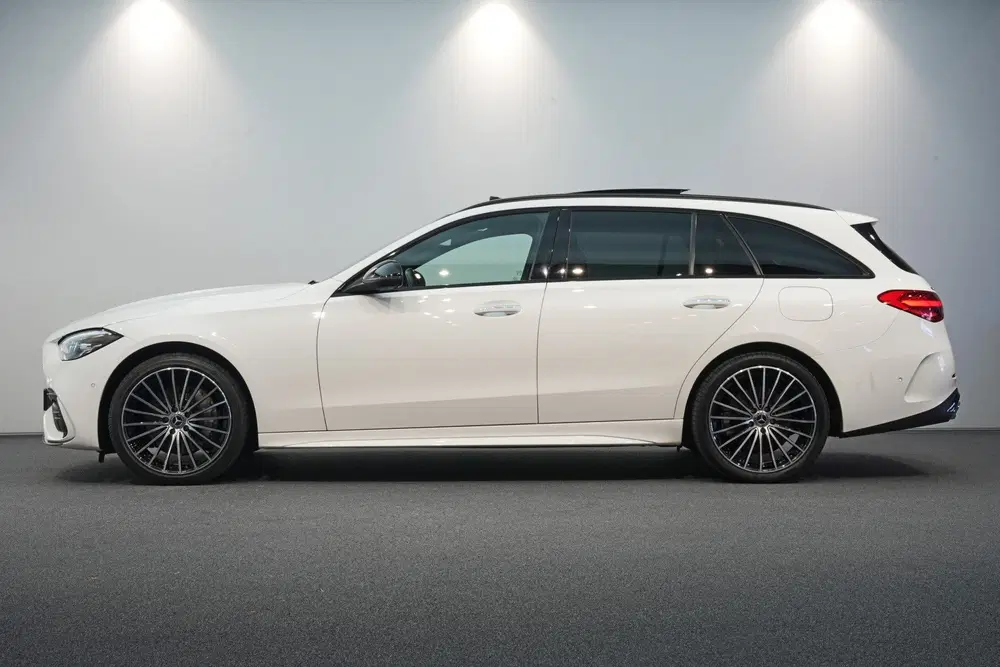 Mercedes-Benz C-Klasse 300 e AMG PANO NIGHT uit 2023, foto 5
