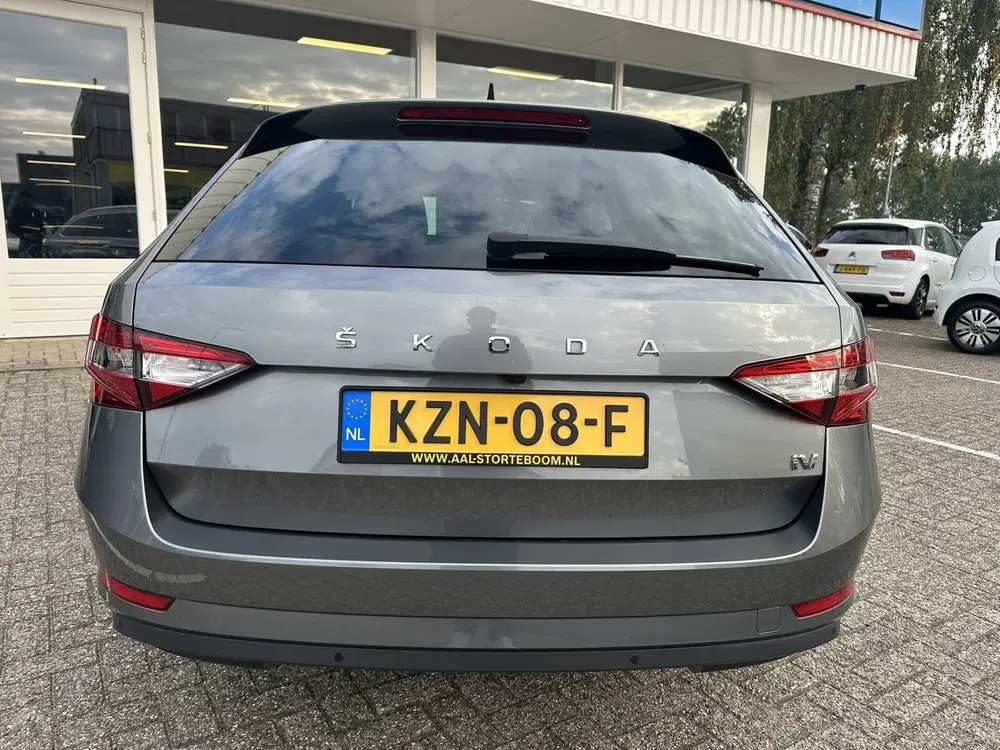 Skoda Superb 1.4 TSI iV Style uit 2022, foto 10