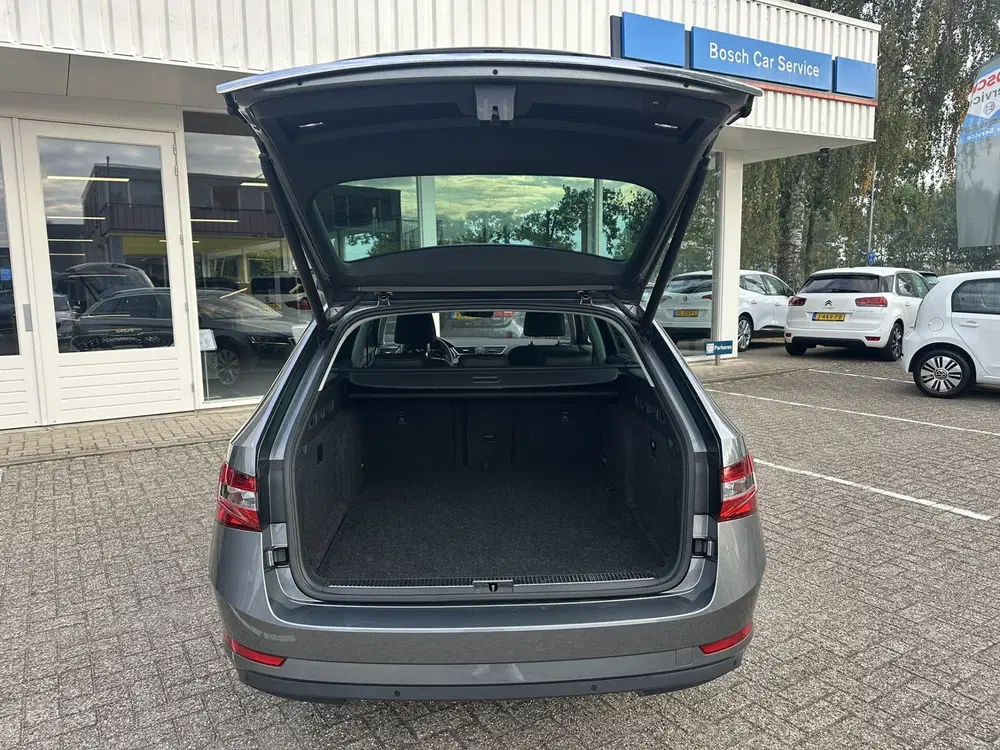Skoda Superb 1.4 TSI iV Style uit 2022, foto 11