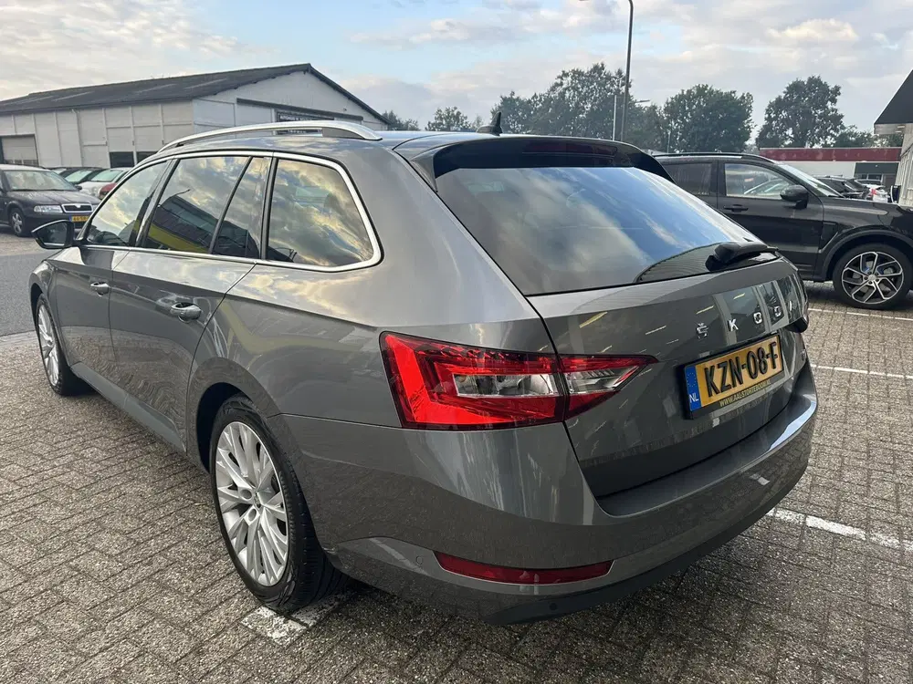 Skoda Superb 1.4 TSI iV Style uit 2022, foto 12