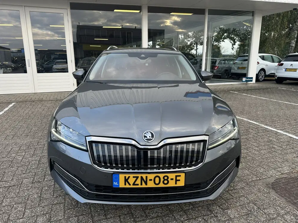 Skoda Superb 1.4 TSI iV Style uit 2022, foto 2
