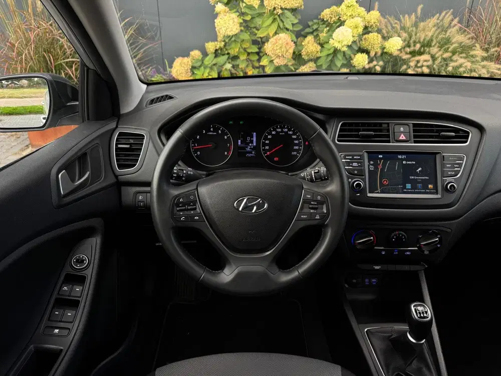 Hyundai i20 1.2 i-Motion LAGE KMSTAND uit 2020, foto 11