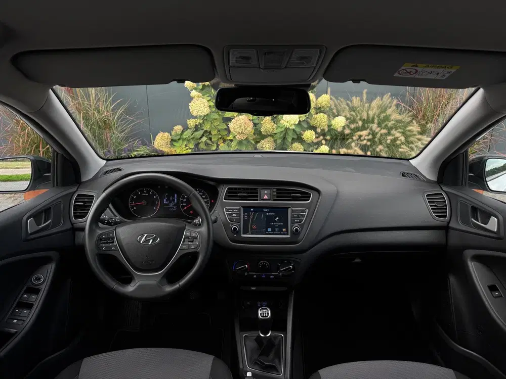 Hyundai i20 1.2 i-Motion LAGE KMSTAND uit 2020, foto 2