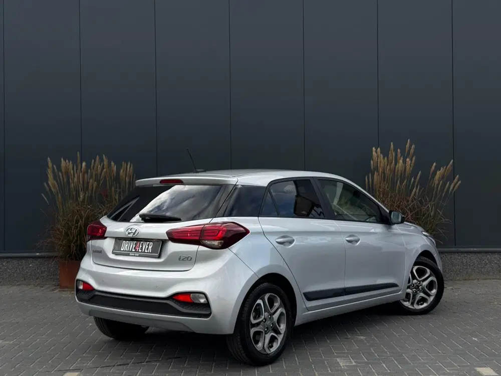 Hyundai i20 1.2 i-Motion LAGE KMSTAND uit 2020, foto 3