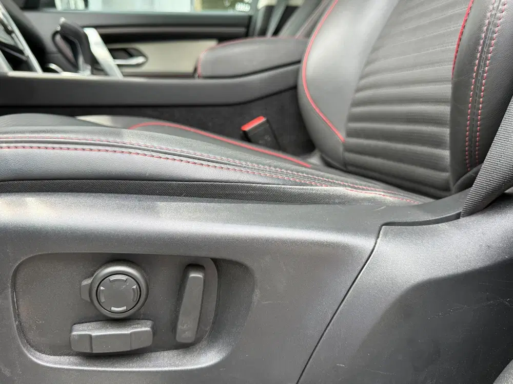 Land Rover Discovery Sport P300e 1.5 R-Dynamic HSE uit 2023, foto 11