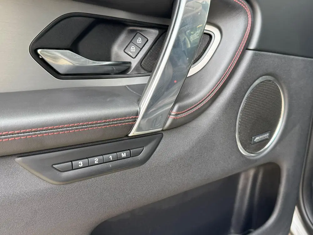 Land Rover Discovery Sport P300e 1.5 R-Dynamic HSE uit 2023, foto 13