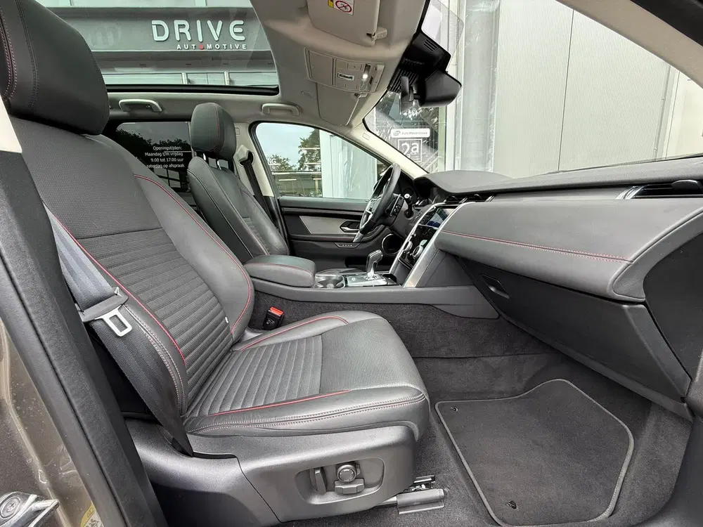 Land Rover Discovery Sport P300e 1.5 R-Dynamic HSE uit 2023, foto 2