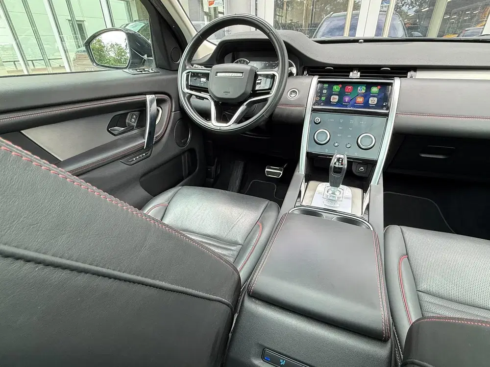 Land Rover Discovery Sport P300e 1.5 R-Dynamic HSE uit 2023, foto 3