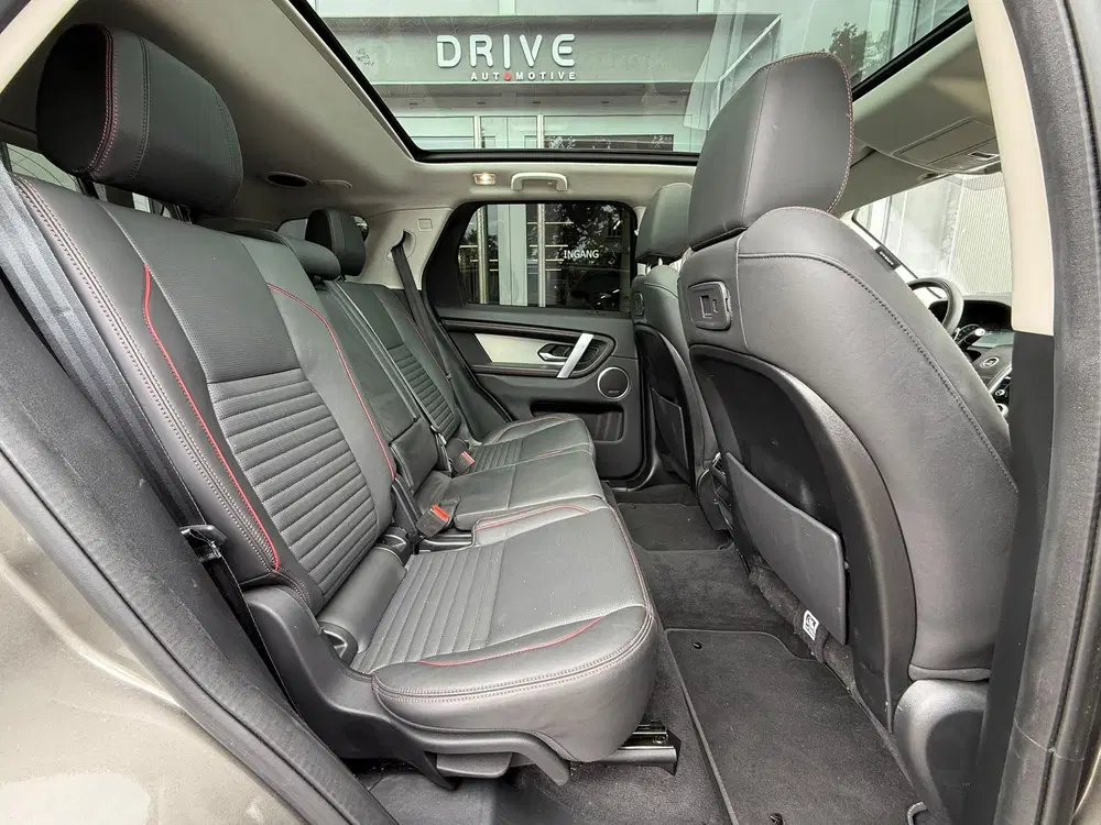 Land Rover Discovery Sport P300e 1.5 R-Dynamic HSE uit 2023, foto 6
