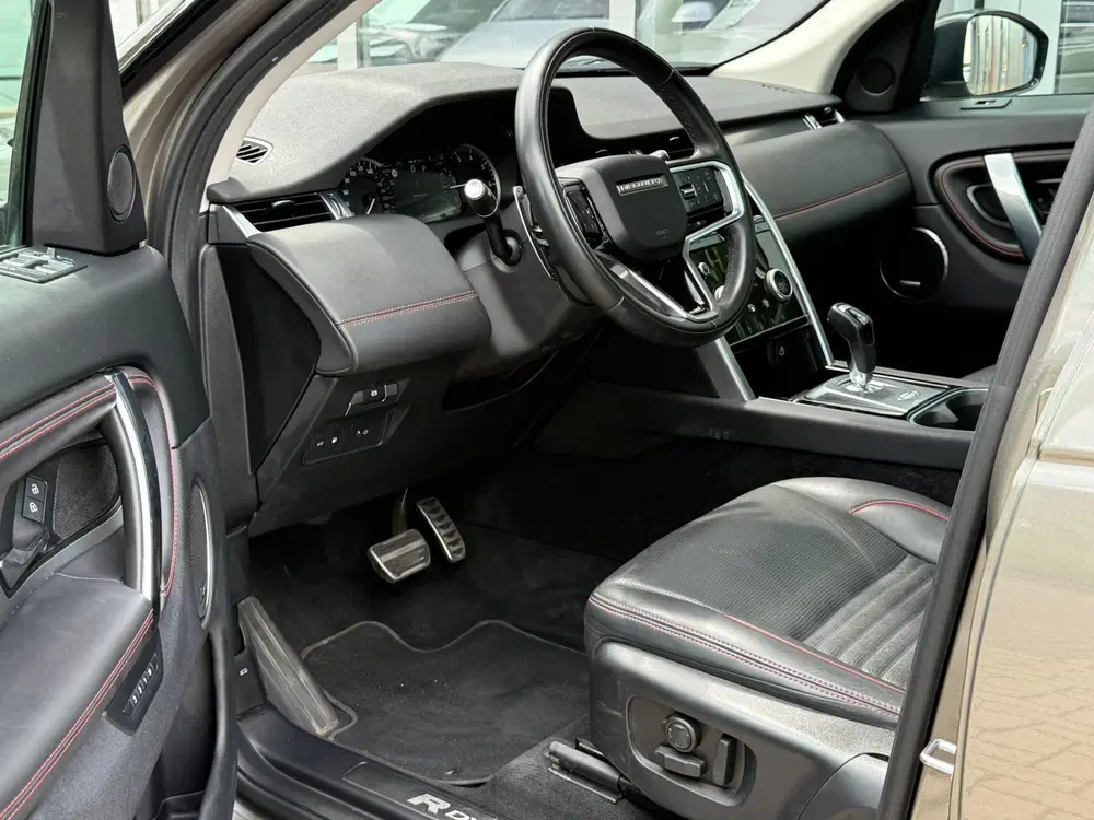 Land Rover Discovery Sport P300e 1.5 R-Dynamic HSE uit 2023, foto 9