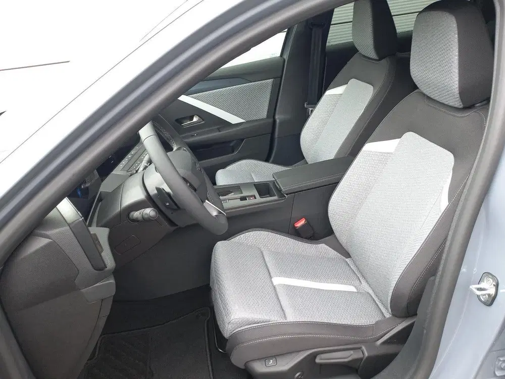 Opel Astra Sports Tourer 1.2T 145pk Hybrid Business E uit 2026, foto 13