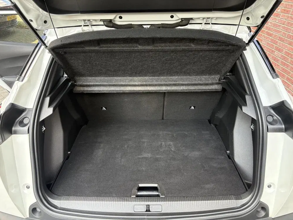 Peugeot 2008 GT Pack EV 3-FASEN 50kWh 136pk uit 2022, foto 11