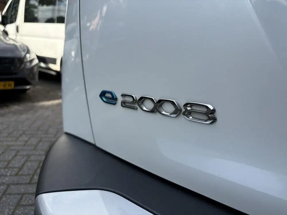 Peugeot 2008 GT Pack EV 3-FASEN 50kWh 136pk uit 2022, foto 14
