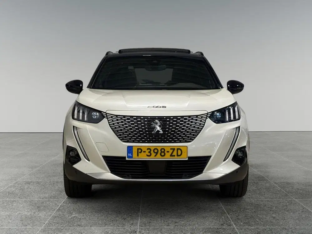 Peugeot 2008 GT Pack EV 3-FASEN 50kWh 136pk uit 2022, foto 2