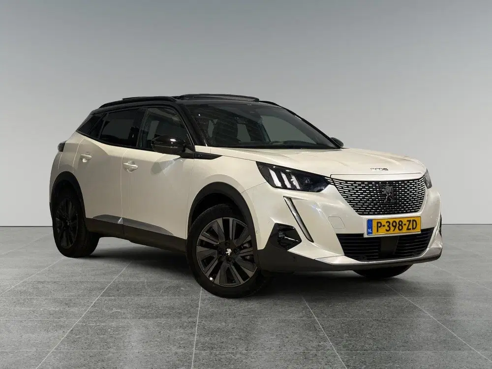 Peugeot 2008 GT Pack EV 3-FASEN 50kWh 136pk uit 2022, foto 3