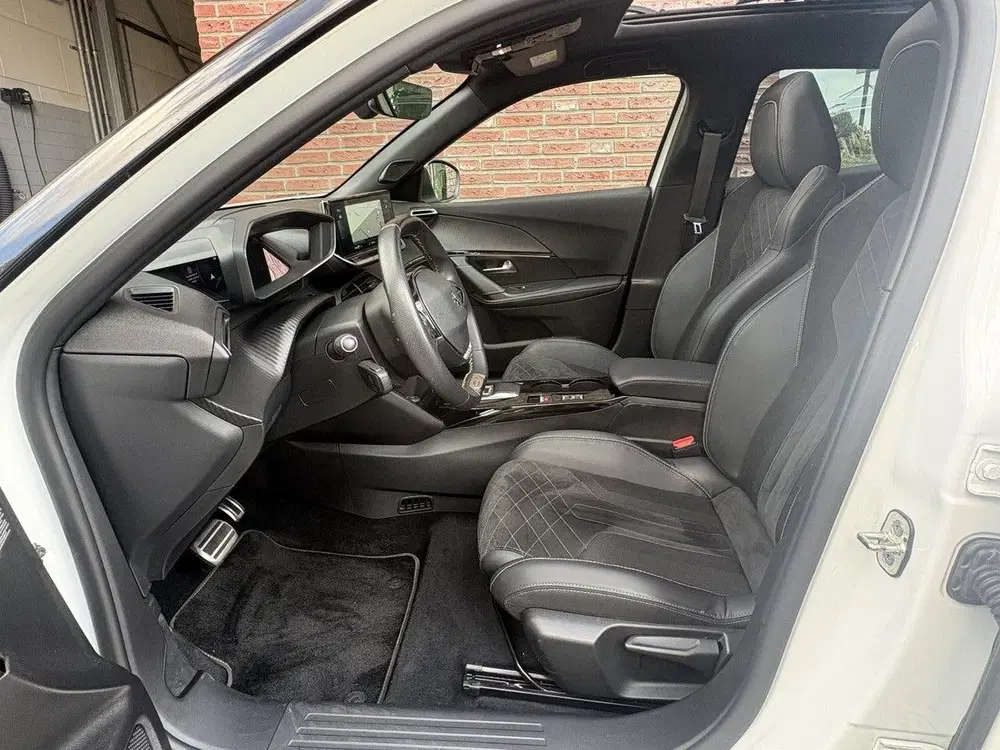Peugeot 2008 GT Pack EV 3-FASEN 50kWh 136pk uit 2022, foto 9