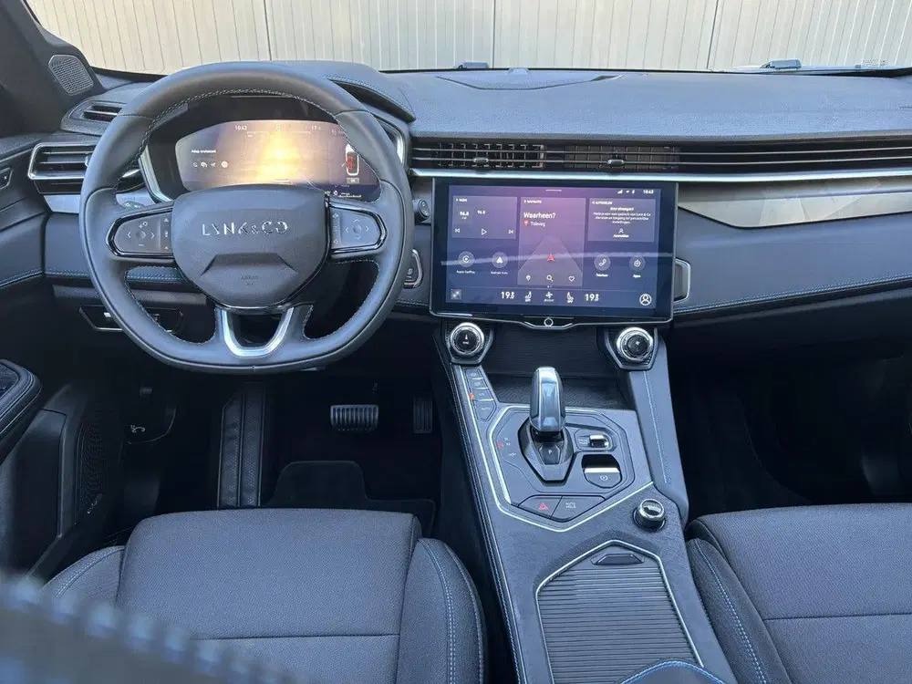 Lynk & Co 01 1.5 260pk Plug-in Hybrid uit 2025, foto 13