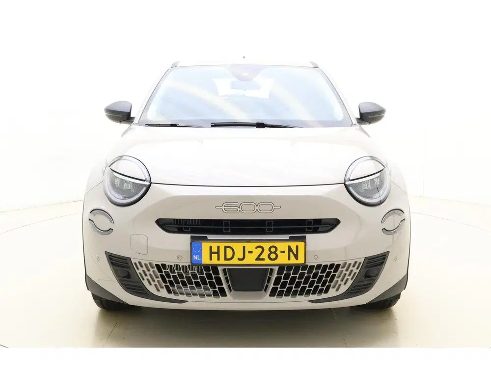 Fiat 600 1.2 Hybrid Urban 136 PK uit 2025, foto 6
