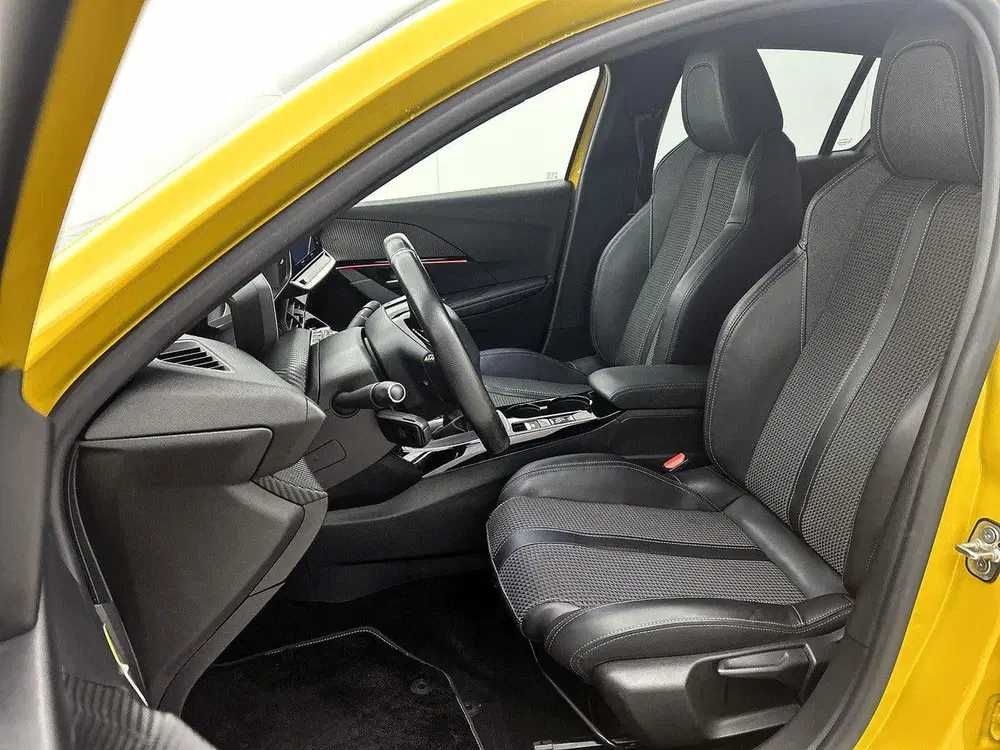 Peugeot 208 GT 100pk uit 2021, foto 10