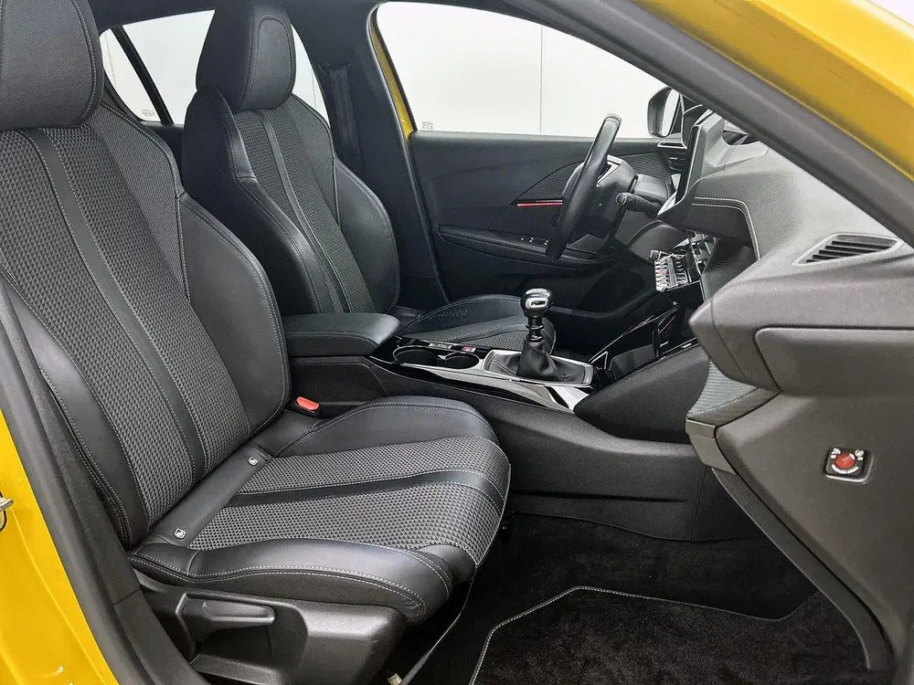 Peugeot 208 GT 100pk uit 2021, foto 14
