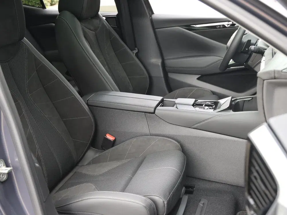DS Automobiles N°4 DS N4 E-Tense Etoile Absolute Comfort Tech uit 2025, foto 11