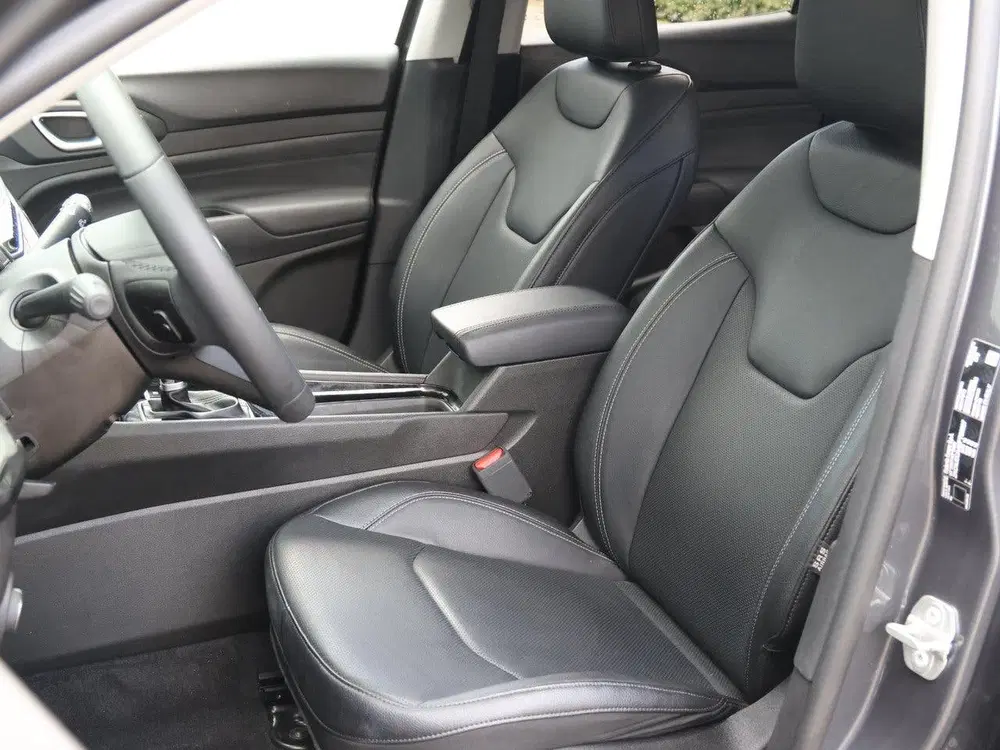 Jeep Compass 1.5T e-Hybrid Night Eagle uit 2025, foto 13
