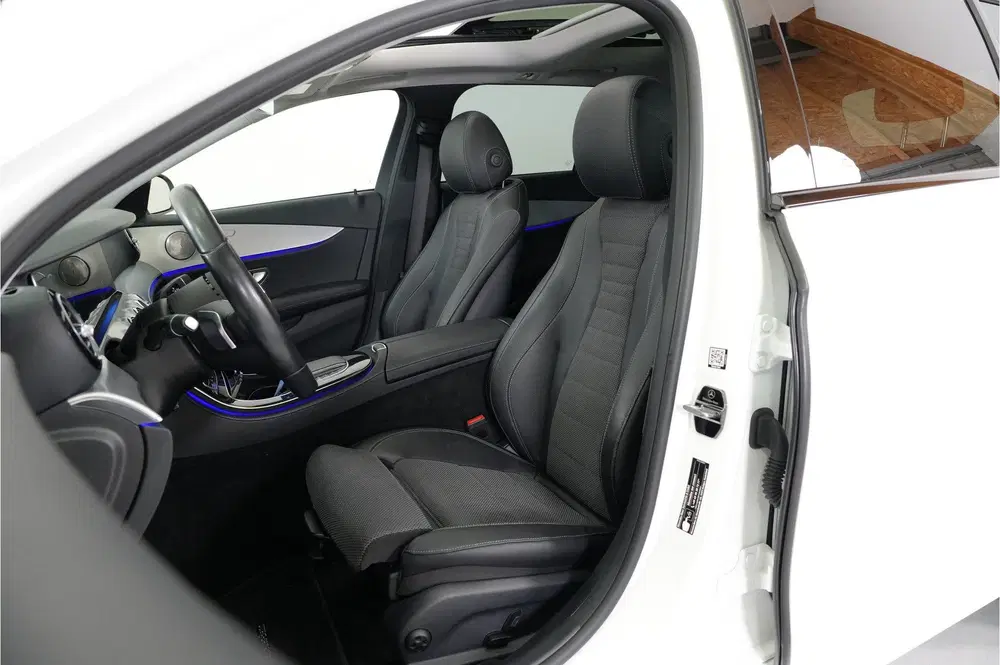 Mercedes-Benz E-Klasse 300 e AMG Night 320 pk PHEV uit 2022, foto 13