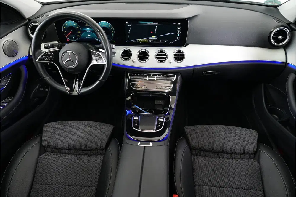 Mercedes-Benz E-Klasse 300 e AMG Night 320 pk PHEV uit 2022, foto 2