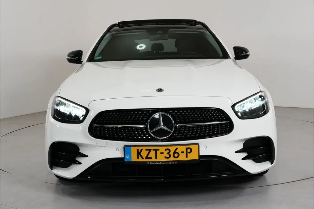 Mercedes-Benz E-Klasse 300 e AMG Night 320 pk PHEV uit 2022, foto 3
