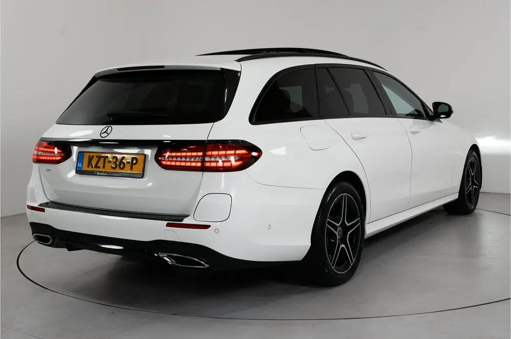 Mercedes-Benz E-Klasse 300 e AMG Night 320 pk PHEV uit 2022, foto 6
