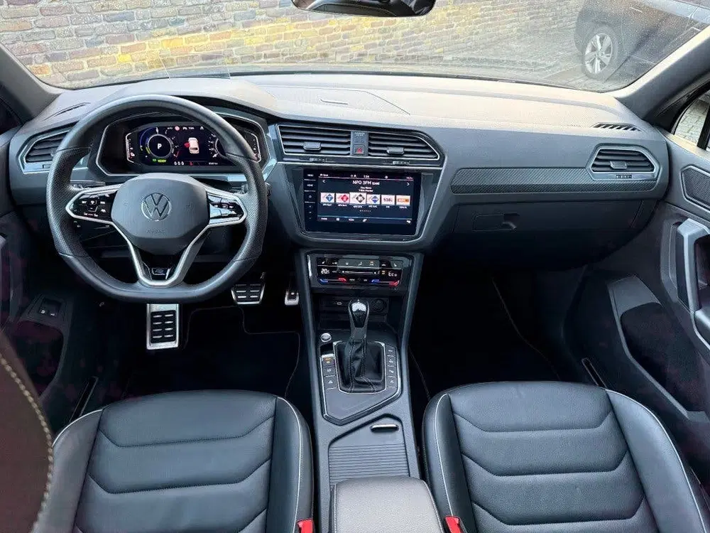 Volkswagen Tiguan 1.4 TSI eHybrid R-LINE Black Style Panodak uit 2022, foto 2