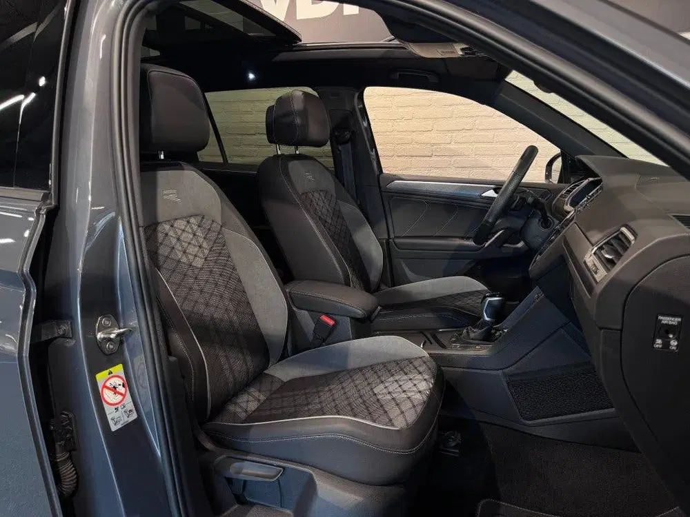 Volkswagen Tiguan 1.5 TSI R-Line Business Black Style Pano I uit 2024, foto 13