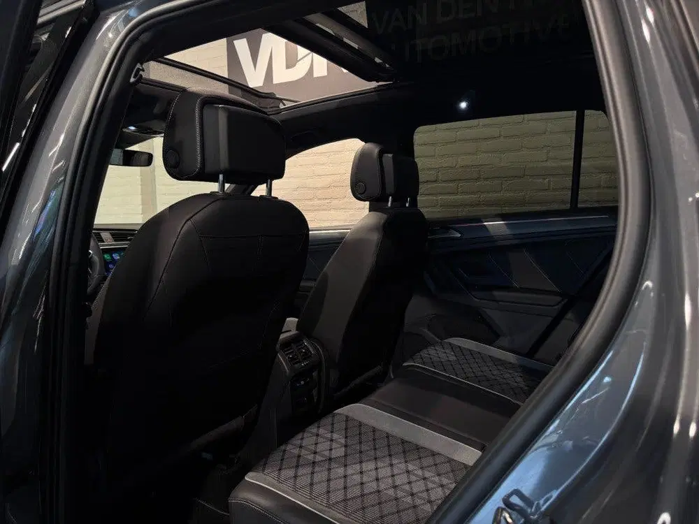Volkswagen Tiguan 1.5 TSI R-Line Business Black Style Pano I uit 2024, foto 15