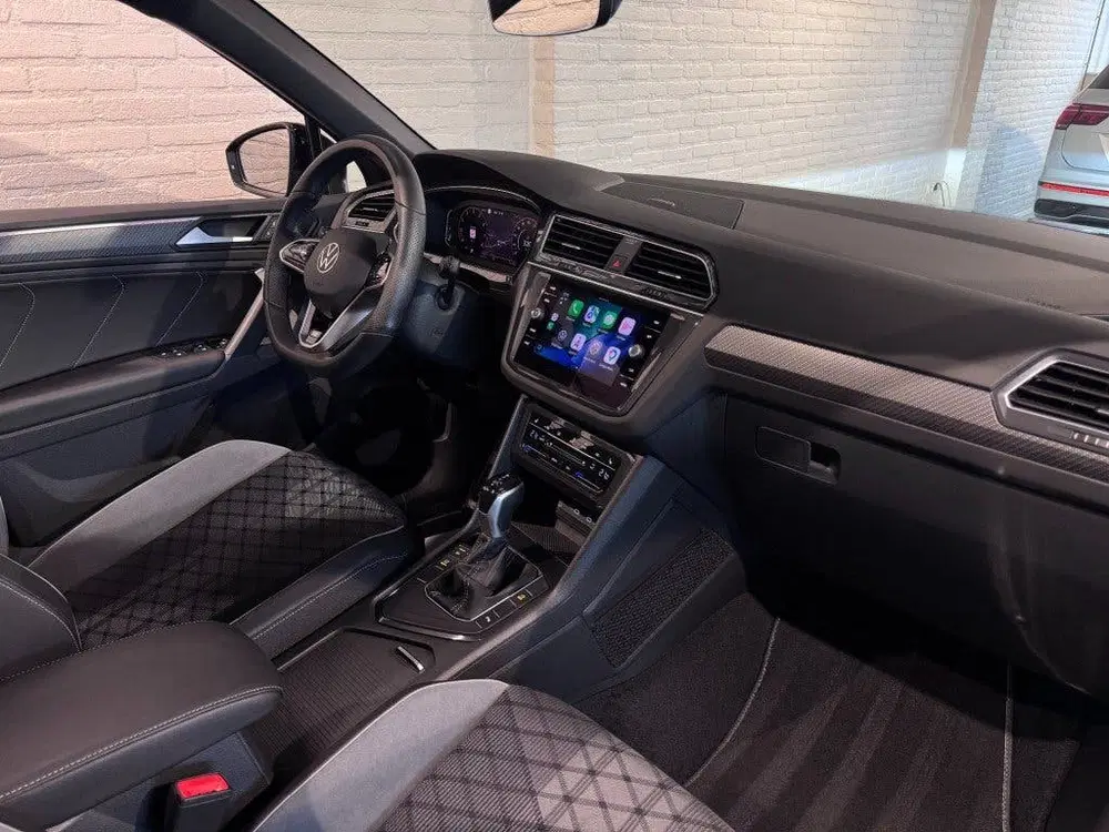 Volkswagen Tiguan 1.5 TSI R-Line Business Black Style Pano I uit 2024, foto 2