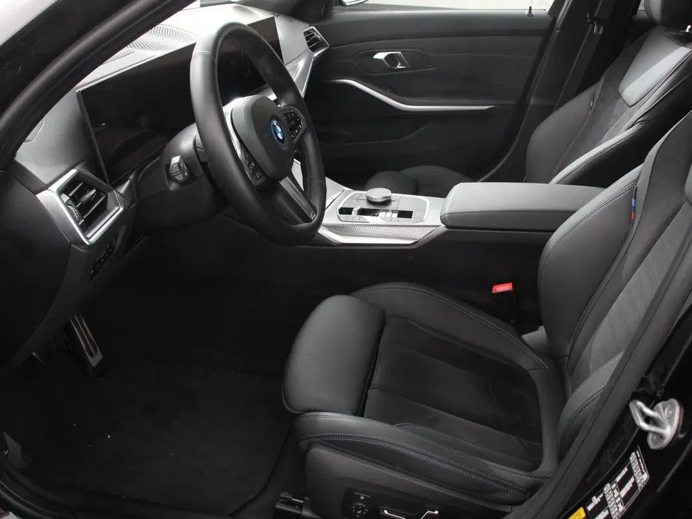 BMW 3-serie 330e M-Sport PHEV Digitale Cockpit Clima uit 2024, foto 10