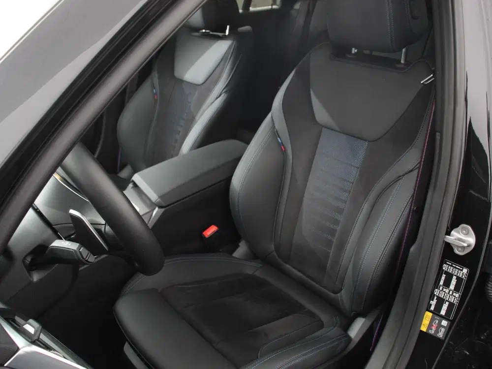 BMW 3-serie 330e M-Sport PHEV Digitale Cockpit Clima uit 2024, foto 11