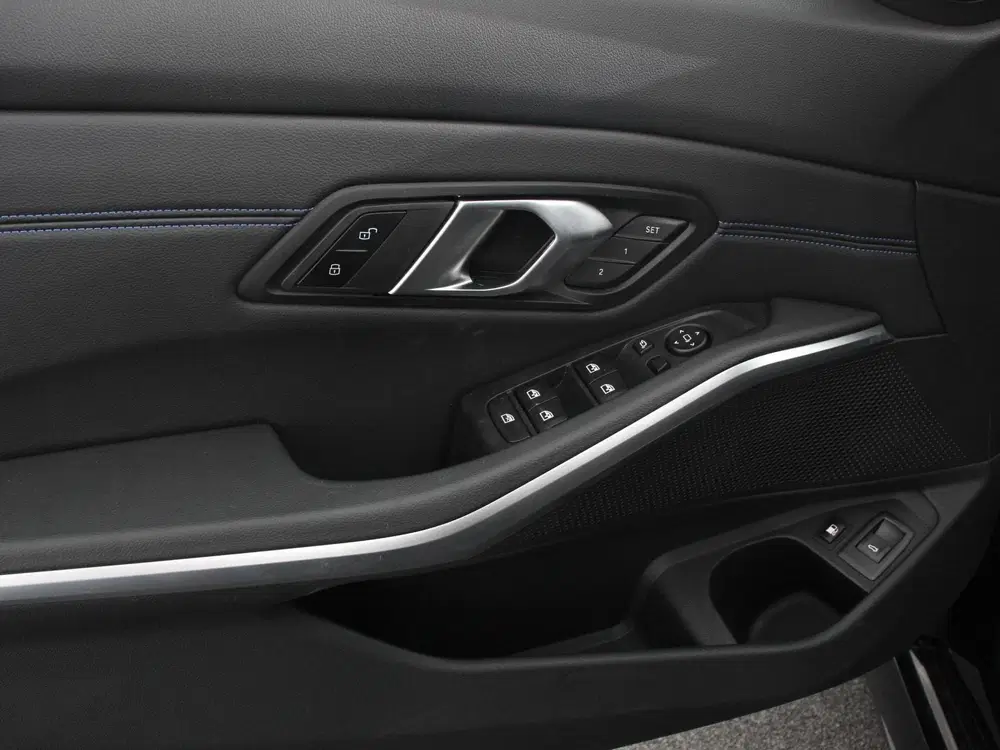 BMW 3-serie 330e M-Sport PHEV Digitale Cockpit Clima uit 2024, foto 14