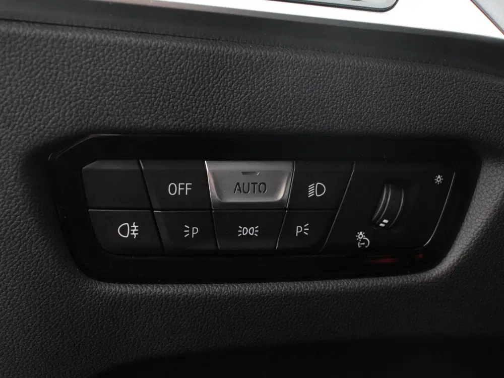 BMW 3-serie 330e M-Sport PHEV Digitale Cockpit Clima uit 2024, foto 15