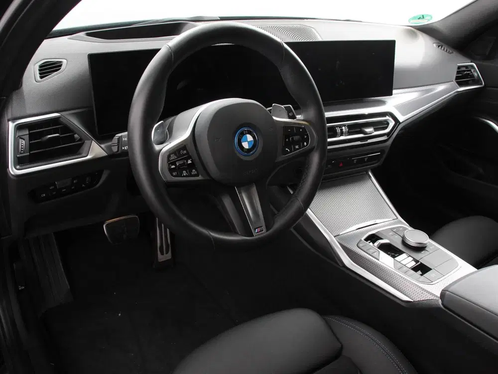 BMW 3-serie 330e M-Sport PHEV Digitale Cockpit Clima uit 2024, foto 9