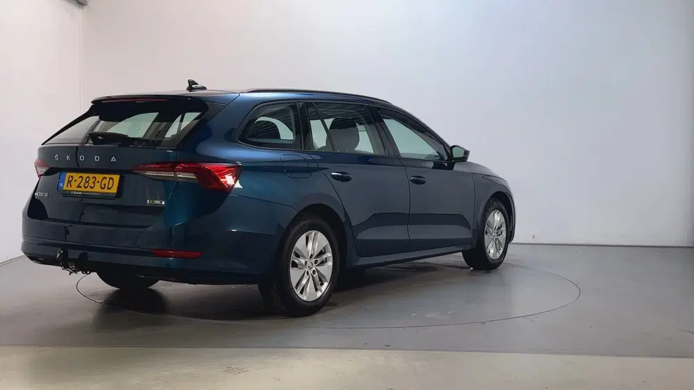 Skoda Octavia 1.0 e-TSI DSG Ambition Navigatie Trekhaa uit 2022, foto 3