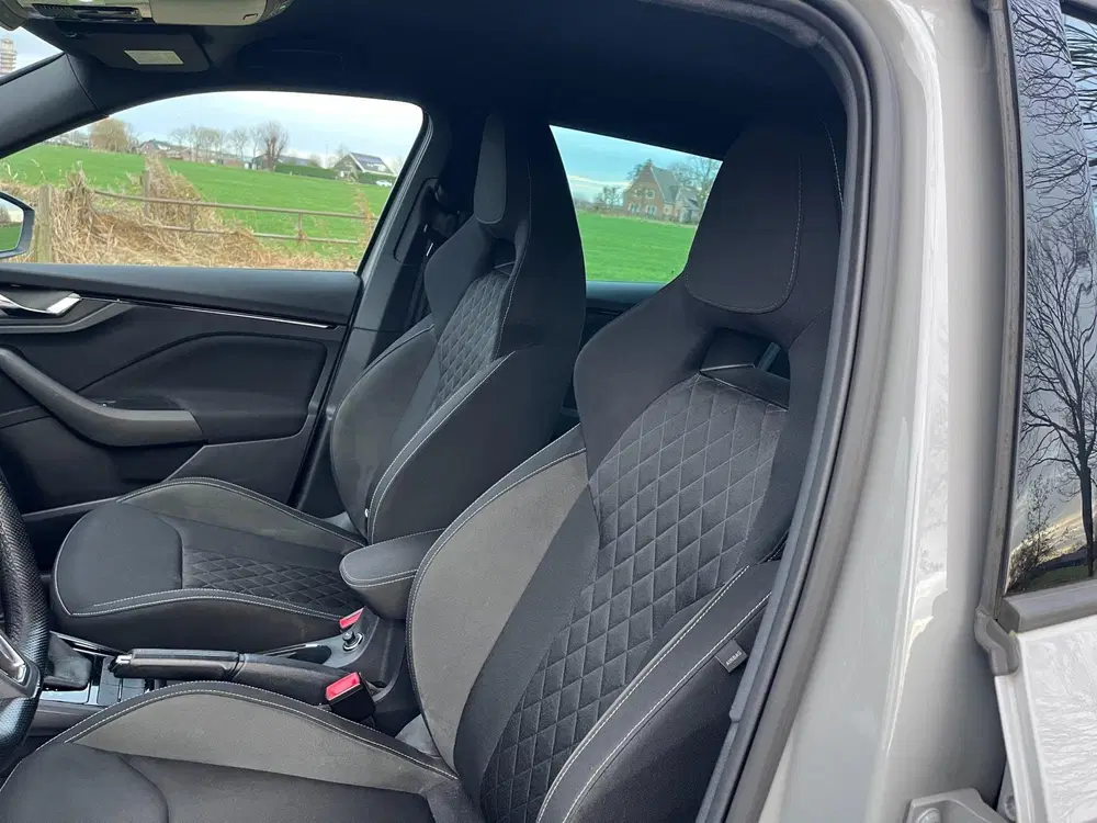 Skoda Kamiq 1.0 TSI Sport Business uit 2020, foto 9
