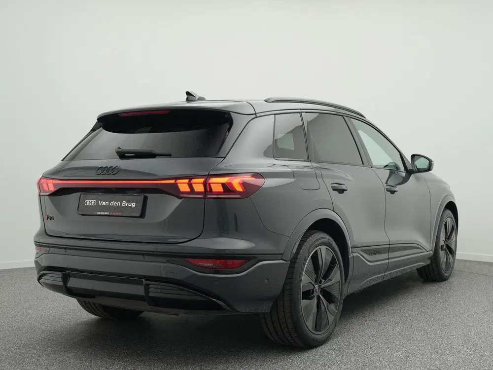 Audi Q6 e-tron S-line quattro 387 PK 100 kWh uit 2024, foto 2