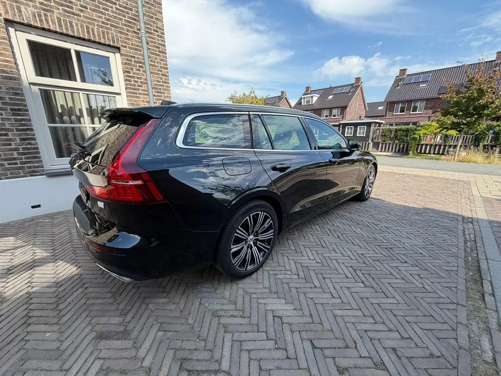 Volvo V60 ZEER NETTE Volvo V60 T6 Twin Engine 340pk uit 2022, foto 13
