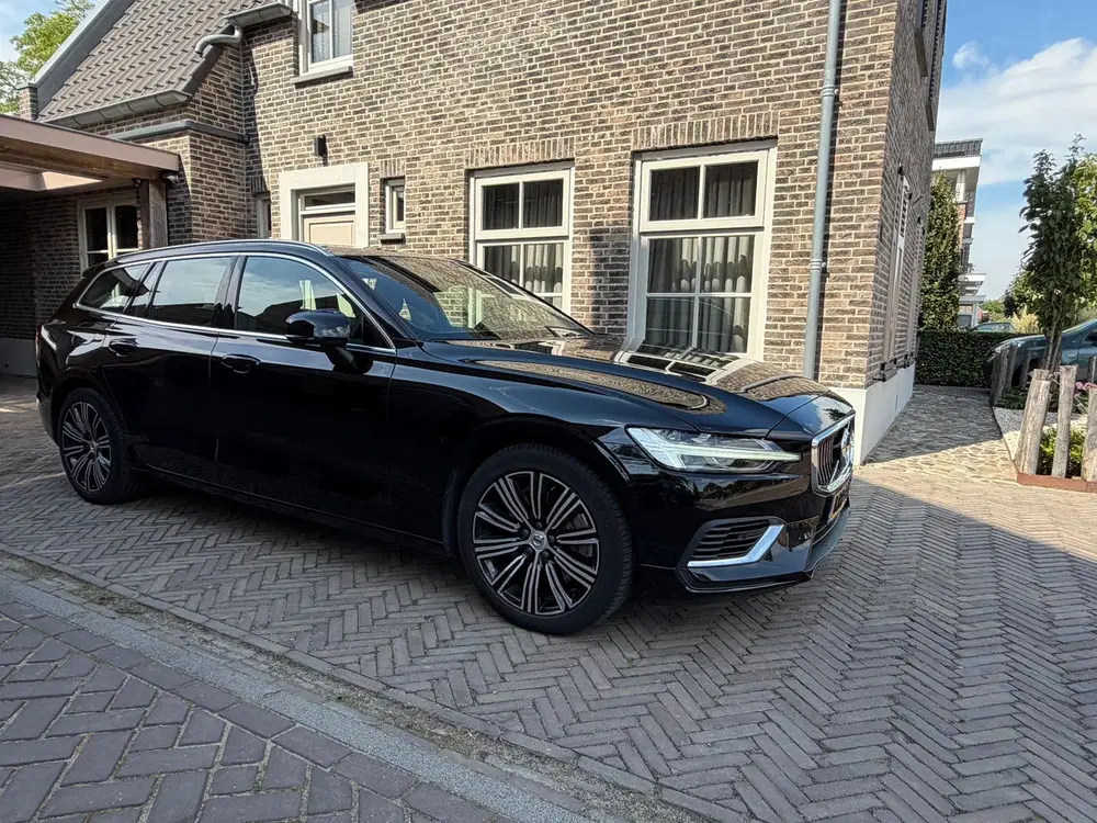 Volvo V60 ZEER NETTE Volvo V60 T6 Twin Engine 340pk uit 2022, foto 4